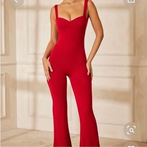AMORINO
Sweetheart Neckline Backless Jumpsuit in Red